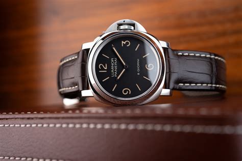 panerai 915 review|Hands On – The Panerai PAM914 .